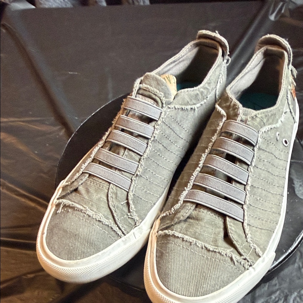 Blowfish Malibu Women’s Size 8.5 Gray Canvas Slip On Shoes
